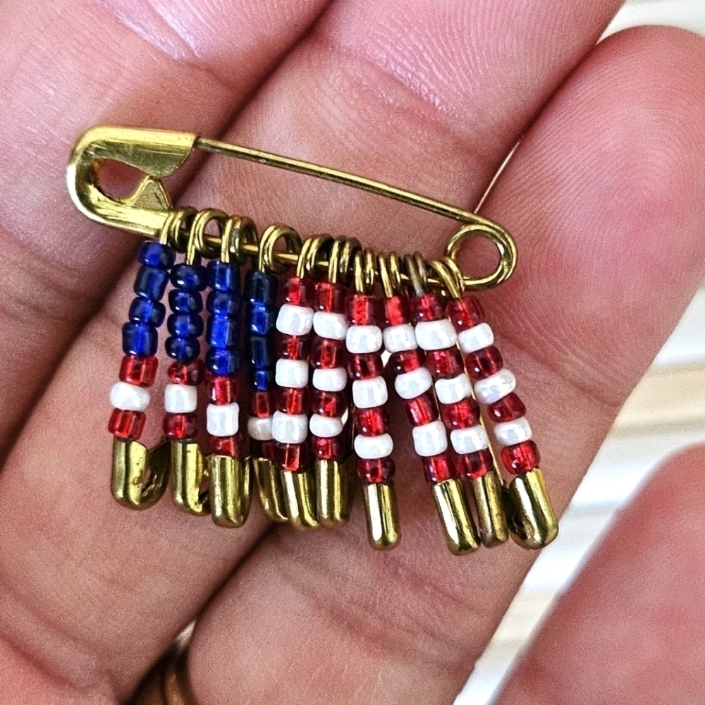 Womens Vtg Brooch American Flag Safety Pins Beads Beaded Novelty